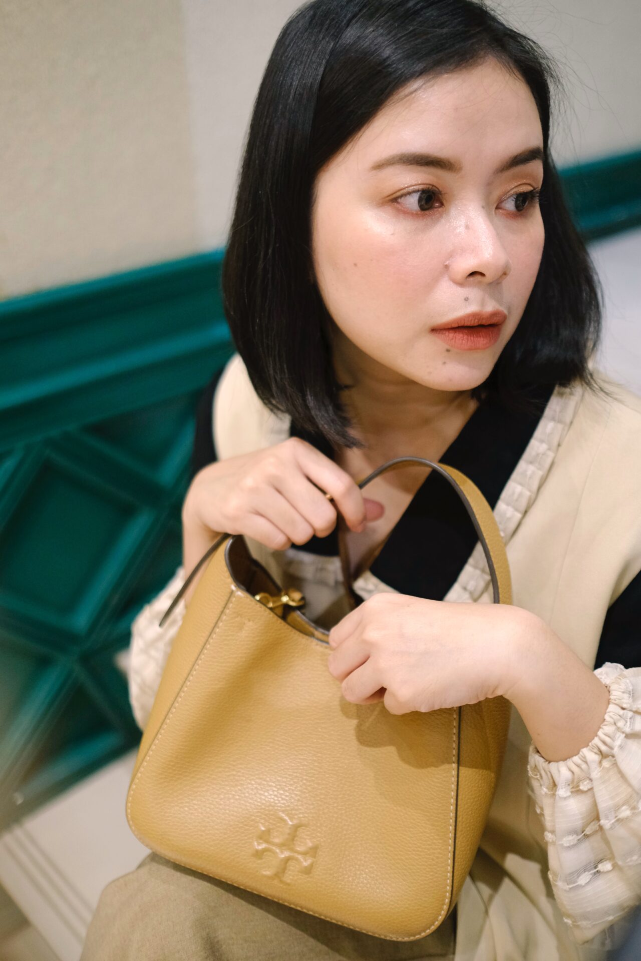 A Charming Little Brown Bag: Tory Burch Thea